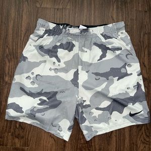 NIKE MENS DR FIT CAMO SHORTS SIZE LARGE